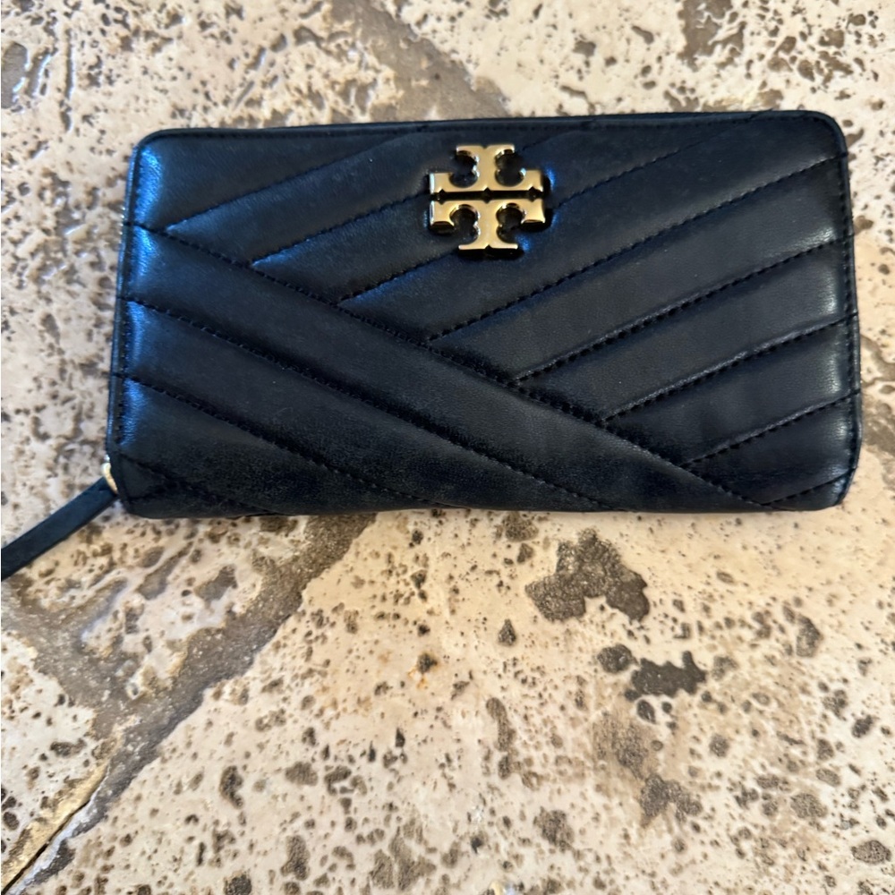 Tory Burch Kira Chevron quilt zip wallet